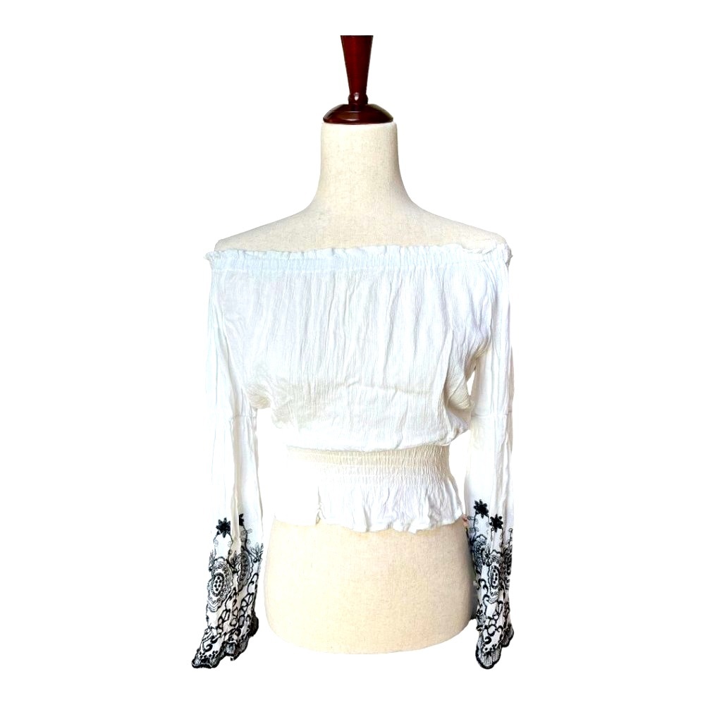 Romeo & Juliet Couture Off the Shoulder Long Sleeve Peasant Crop Top Blouse, M